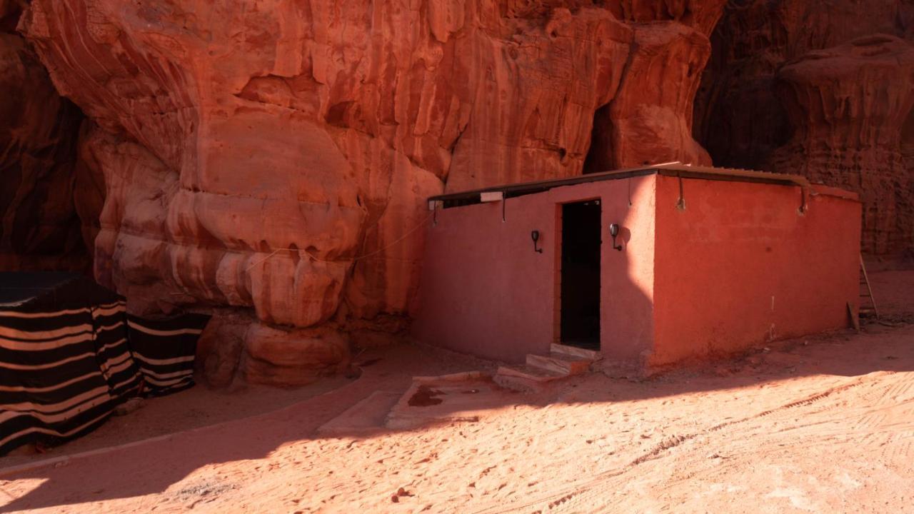 Wadi Rum Meteorite Camp Экстерьер фото